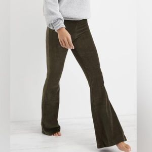 NWT Women’s ribbed flare yoga